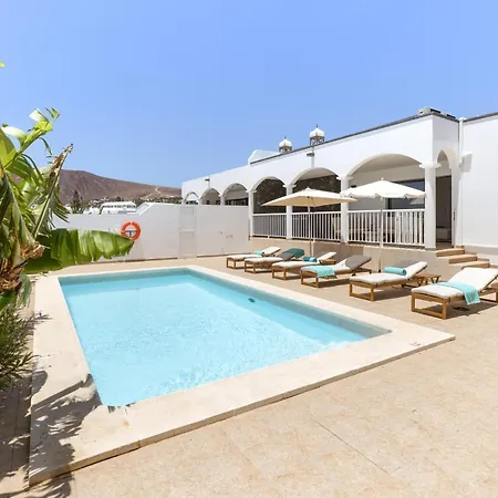 Willa Amara - Sea Views & Private Heated Pool *