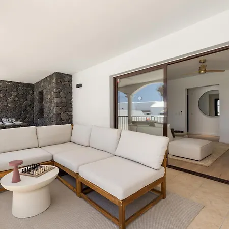 Villa Amara - Sea Views & Private Heated Pool