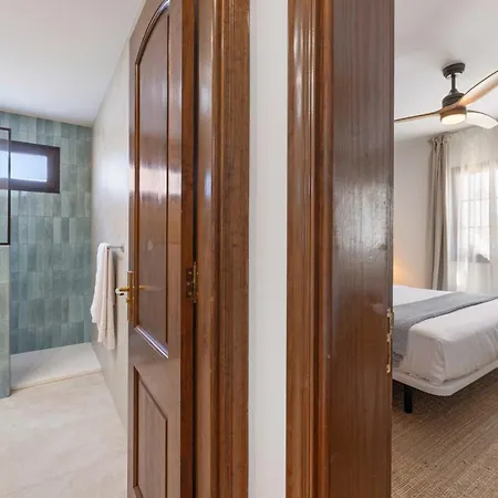 Amara - Sea Views & Private Heated Pool Willa
