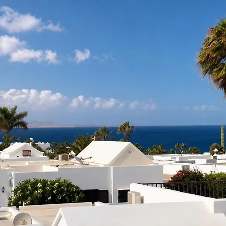 Villa Amara - Sea Views & Private Heated Pool *